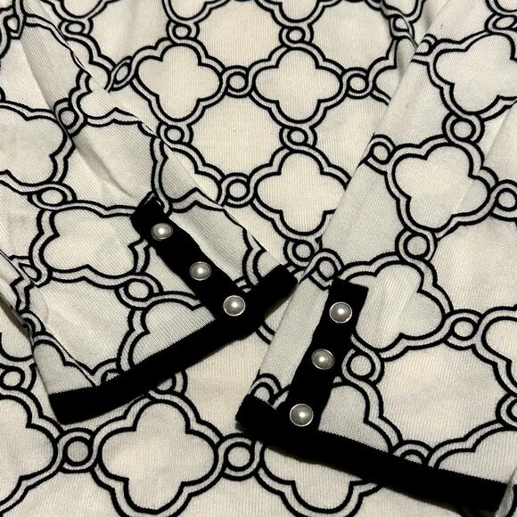 Talbots Three Quarter Sleeve Tipped Button Cuff Sweater Geo Print Women's Size M - Picture 8 of 8